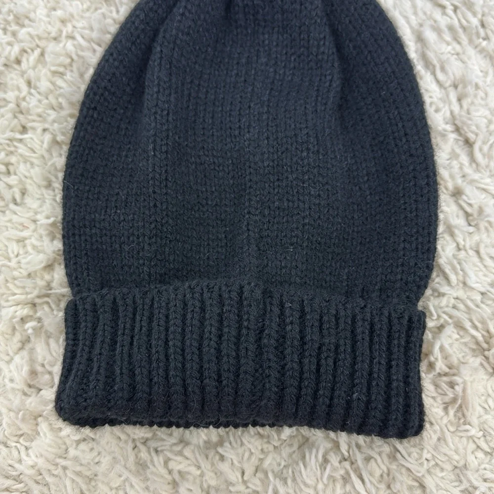 Modern Heritage Knit Beanie‎ One Size Black Red Kids Christmas